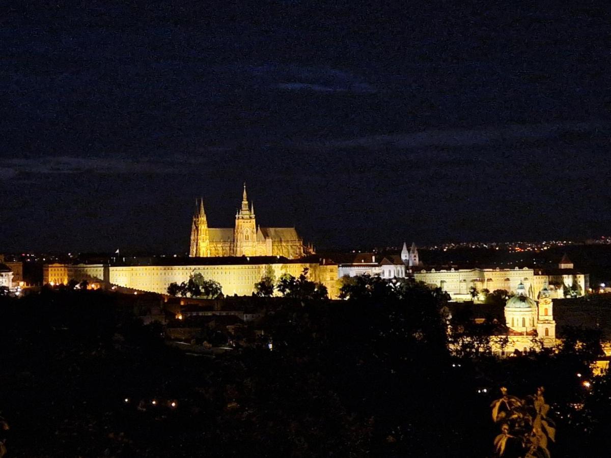 Apartment Cozy Near Castle Prag